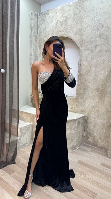 Schwarzes, besticktes One-Shoulder-Kleid