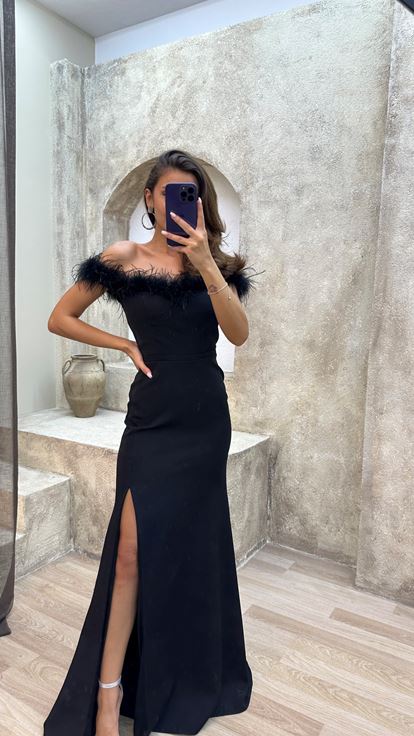 Détail de plumes de poitrine noire Robe de soirée