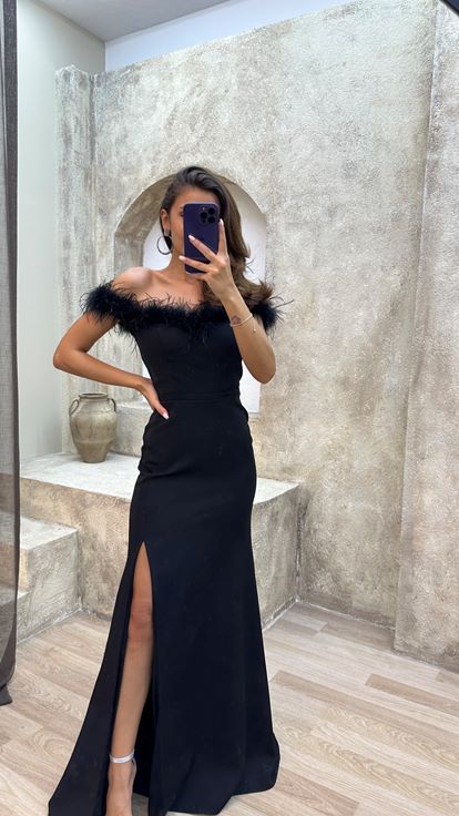 Détail de plumes de poitrine noire Robe de soirée