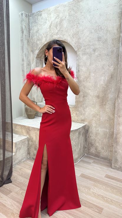 Red Chest Feather Détail Robe de soirée