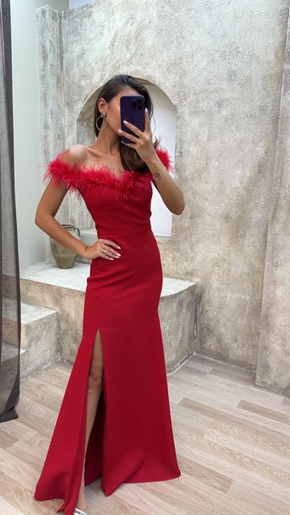 Red Chest Feather Détail Robe de soirée