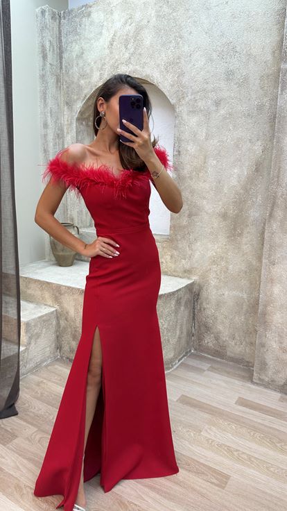 Red Chest Feather Détail Robe de soirée