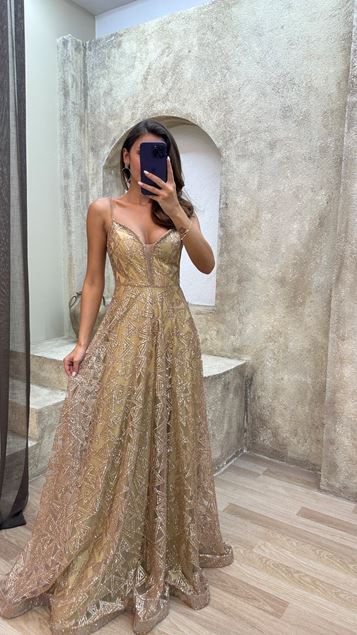 Abito Da Sera Di Elaborazione Per Elaborazione Della Cinghia Della Corda Beige