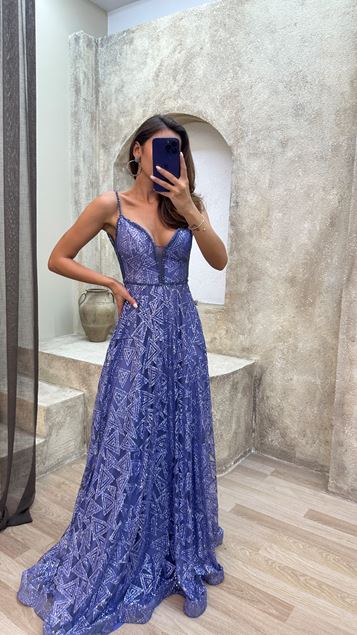 Indigoblaues  trägerloses  besticktes Abendkleid