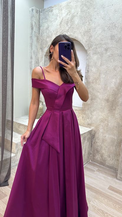 Abito Da Sera Con Cinghia Di Corda Di Corda Di Corda Di Fucsia.