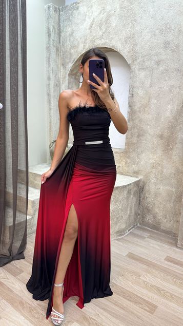 Detalles Del Cabello Del Pecho Rojo Diseño Vestido De Noche