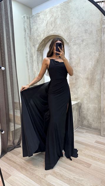 Vestido De Noche De Diseño Detallado De Cuello Negro