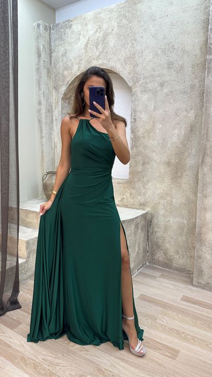 Abito Da Sera Dal Dettaglio Del Collo Verde Verde Smeraldo