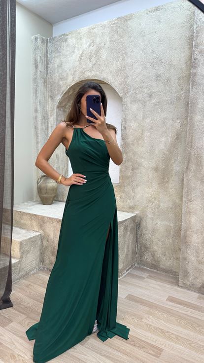 Abito Da Sera Dal Dettaglio Del Collo Verde Verde Smeraldo