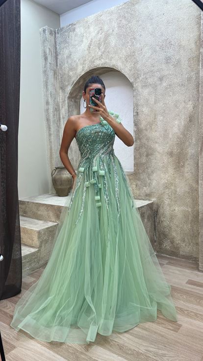 MINT FEEL MINT Green Shoulder Detail Embroidered Special Design Evening Dress