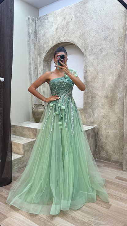 MINT FEEL MINT Green Shoulder Detail Embroidered Special Design Evening Dress