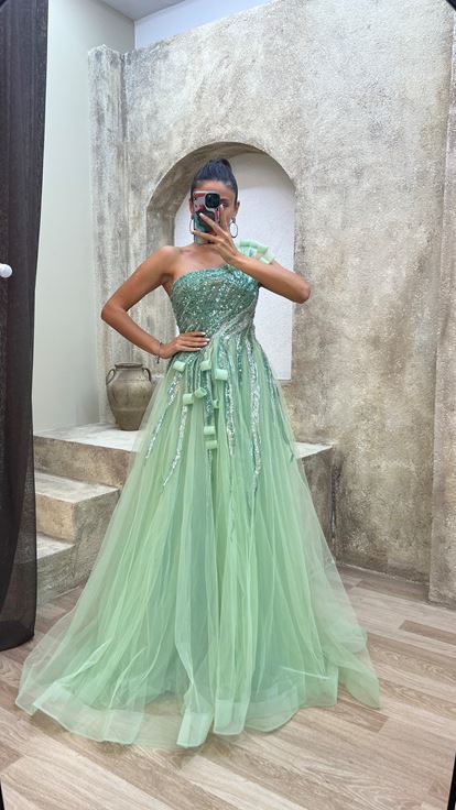 MINT FEEL MINT Green Shoulder Detail Embroidered Special Design Evening Dress
