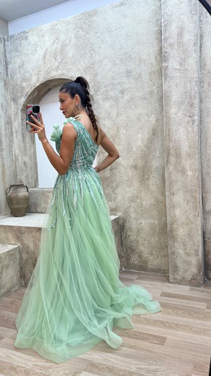 MINT FEEL MINT Green Shoulder Detail Embroidered Special Design Evening Dress