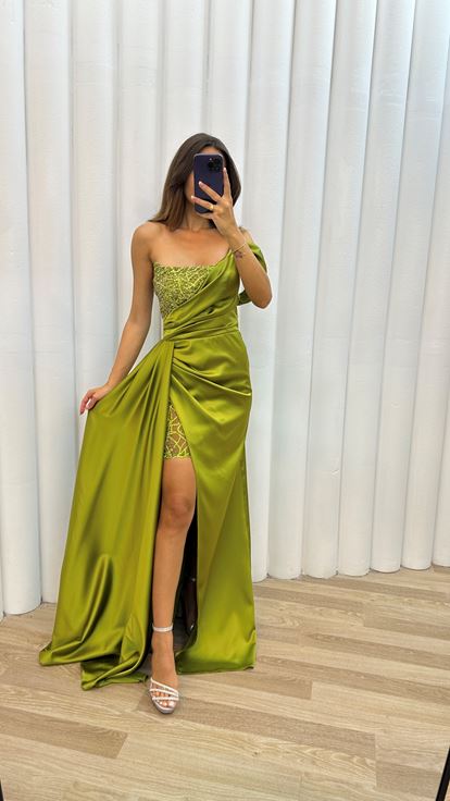 فستان سهرة أخضر بكم واحد مع صدر مطرز