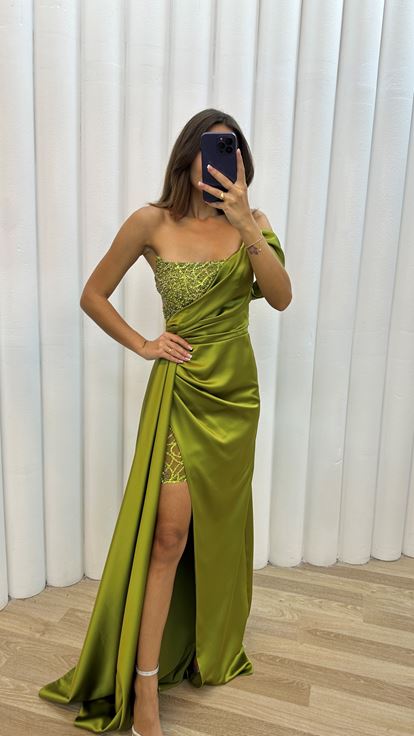 فستان سهرة أخضر بكم واحد مع صدر مطرز