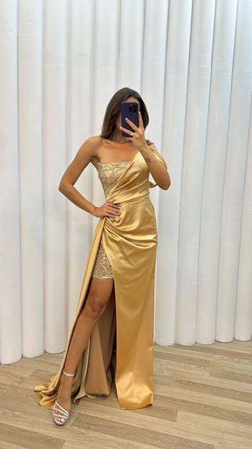 Beige beige un abito da sera ricamato a petto a braccio