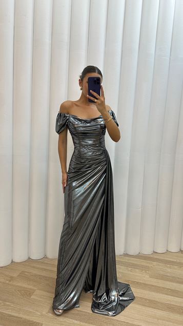 Dettaglıo Dı Spole Sılver Raggıemento Drapelı Abito Da Sera Drapeli