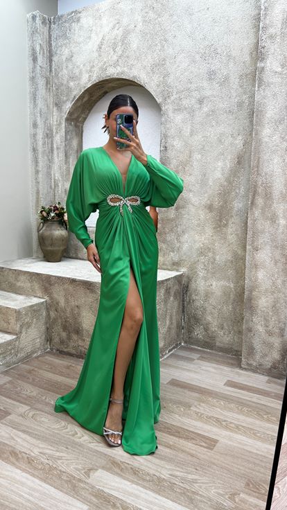 Emerald Green V-Neck Waist Detail Embroidered Draped Design Satin Evening Dress