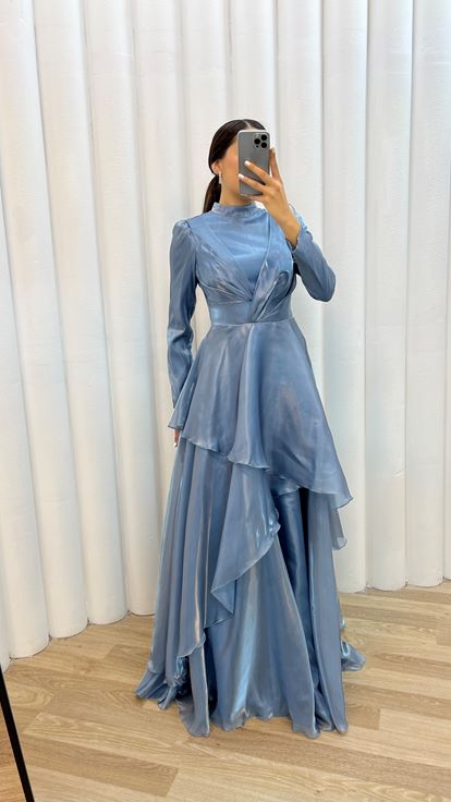 Blue Brooch Detail Flywheel Design Evening Dress Dress