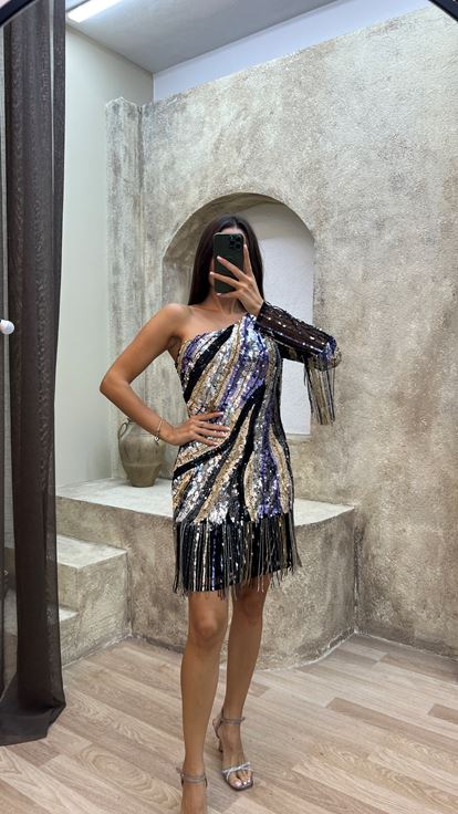 Schwarzes  schulterfreies  mit Fransen besetztes und individuell besticktes Designer Kleid von One Shoulder