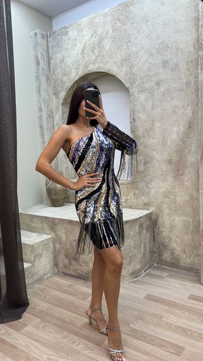 Schwarzes  schulterfreies  mit Fransen besetztes und individuell besticktes Designer Kleid von One Shoulder