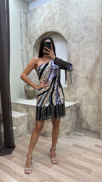 Schwarzes  schulterfreies  mit Fransen besetztes und individuell besticktes Designer Kleid von One Shoulder