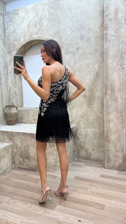 Schwarzes  schulterfreies  mit Fransen besetztes und individuell besticktes Designer Kleid von One Shoulder