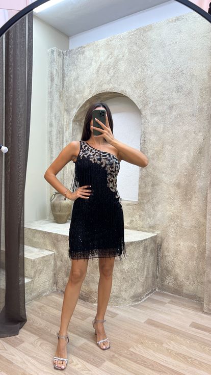 Schwarzes  schulterfreies  mit Fransen besetztes und individuell besticktes Designer Kleid von One Shoulder