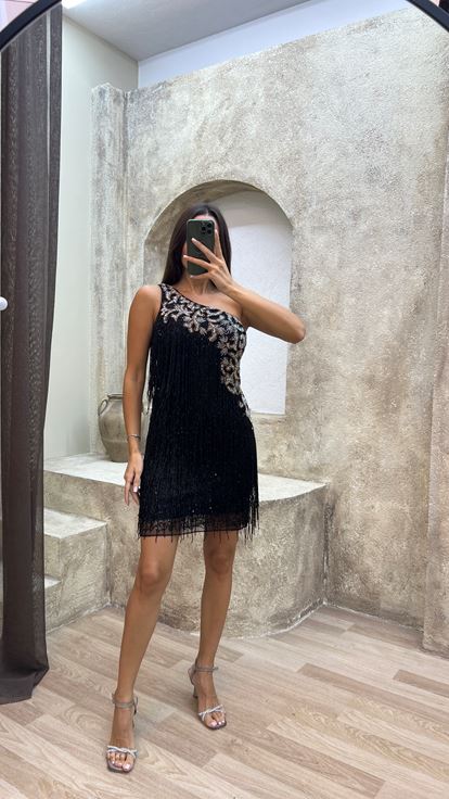 Schwarzes  schulterfreies  mit Fransen besetztes und individuell besticktes Designer Kleid von One Shoulder