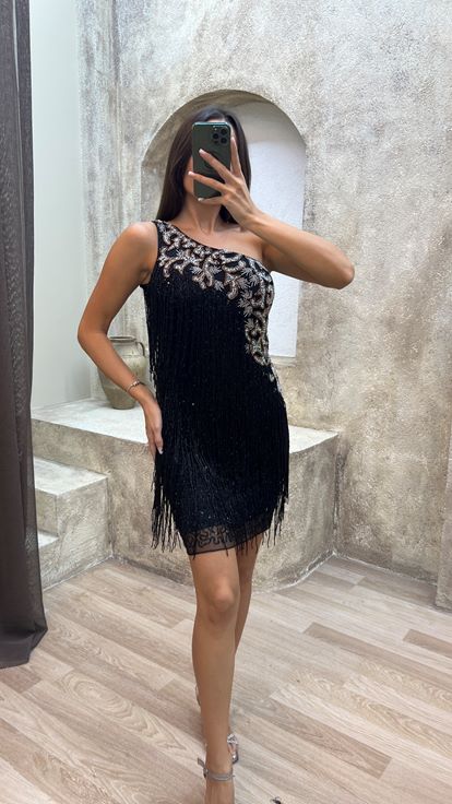 Schwarzes  schulterfreies  mit Fransen besetztes und individuell besticktes Designer Kleid von One Shoulder