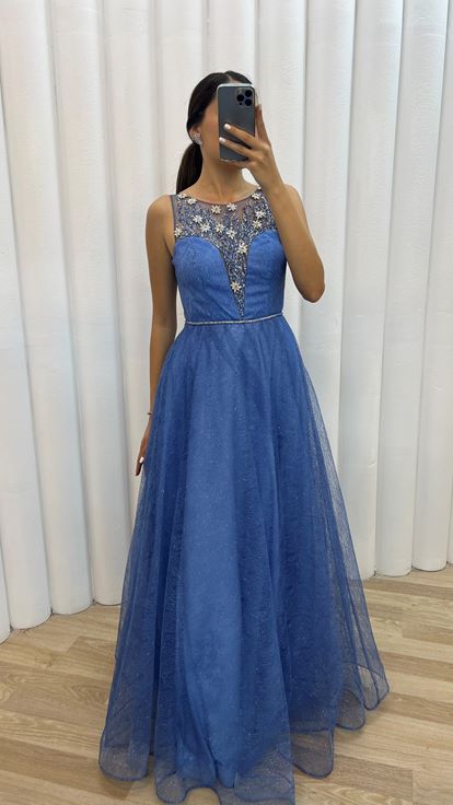 Indigoblaues Abendkleid mit steinverziertem Oberteil