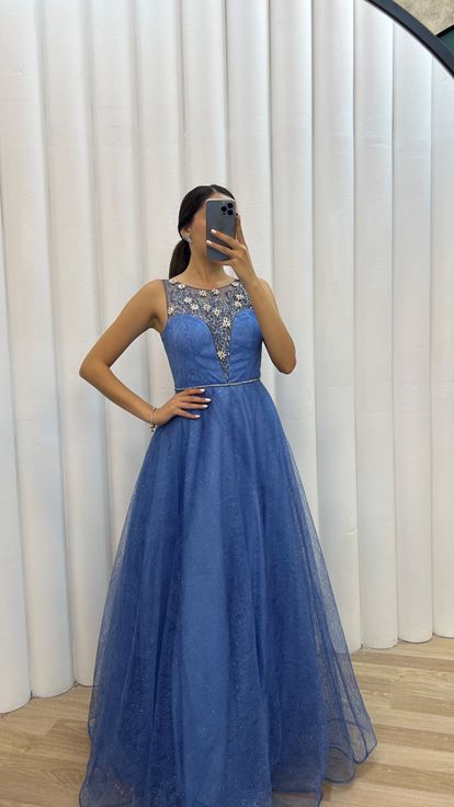 Indigoblaues Abendkleid mit steinverziertem Oberteil
