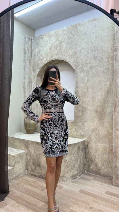 Siyah Göğüs Detay Özel İşlemeli Tasarım Elbise