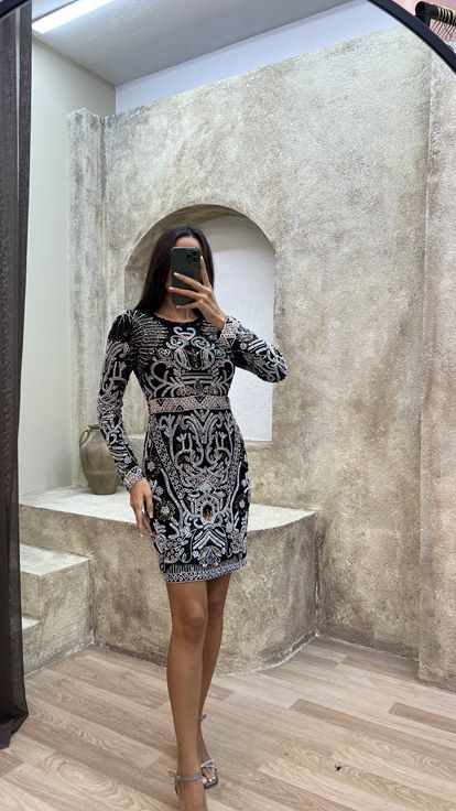 Siyah Göğüs Detay Özel İşlemeli Tasarım Elbise