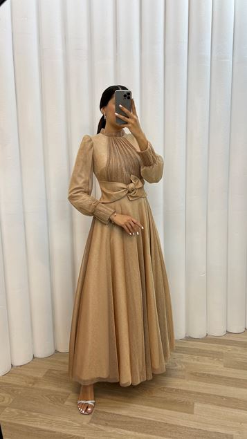 Bej Göğsü Pliseli Beli Fiyonk Detay Tasarım Abiye Elbise