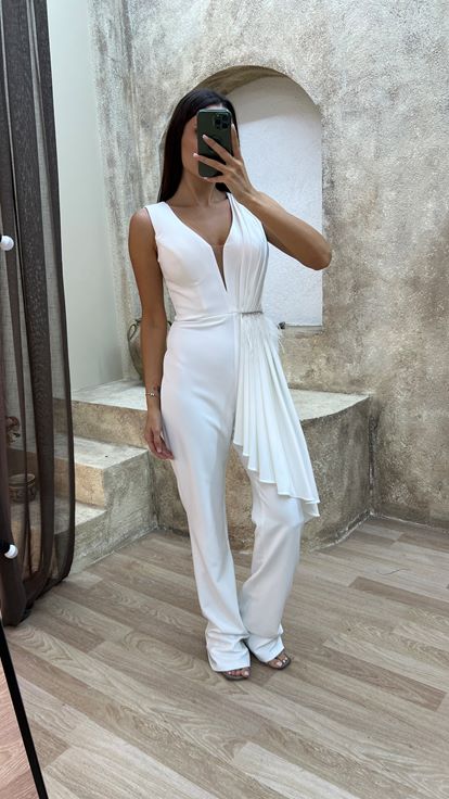 Beyaz Bel Detay Pliseli Tasarım Tulum