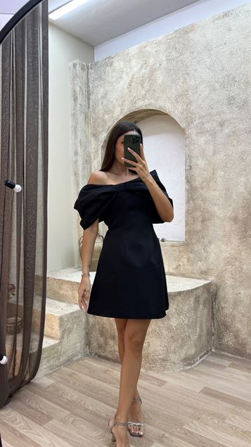 Siyah Straplez Fiyonk Detay Tasarım Mini Elbise