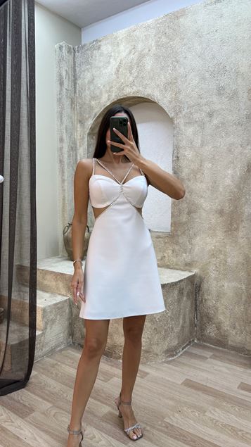 Beyaz Bel Detay İşlemeli Tasarım Mini Elbise