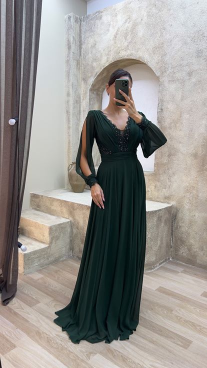 Emerald Green Embroidered Detail Design Chiffon Evening Dress