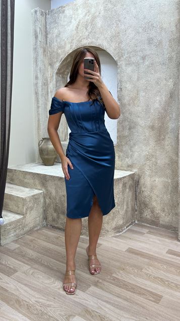 Indigofarbenes, trägerloses Abendkleid in Übergröße mit Ärmeldetail