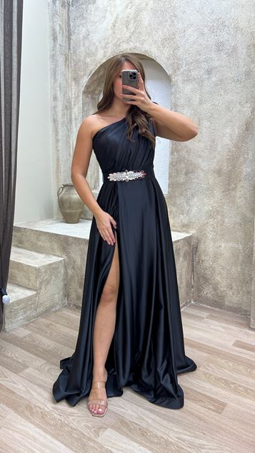 Schwarzes One-Shoulder-Abendkleid aus Satin in Übergröße