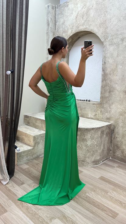 Vestidos de noche bordados de tallas grandes con tirantes verdes