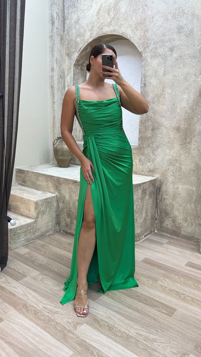 Vestidos de noche bordados de tallas grandes con tirantes verdes