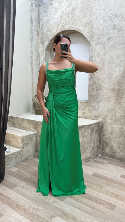 Vestidos de noche bordados de tallas grandes con tirantes verdes
