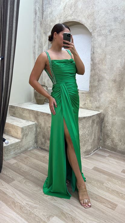 Vestidos de noche bordados de tallas grandes con tirantes verdes