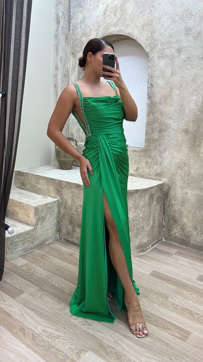 Vestidos de noche bordados de tallas grandes con tirantes verdes