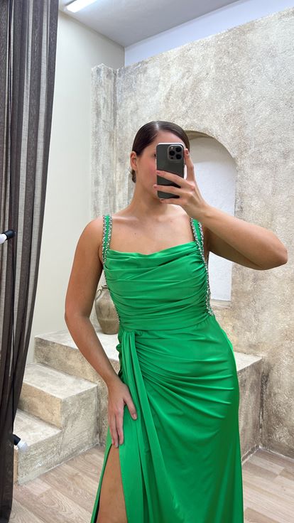 Vestidos de noche bordados de tallas grandes con tirantes verdes