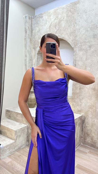 Vestidos de noche bordados de talla grande con tirantes morados