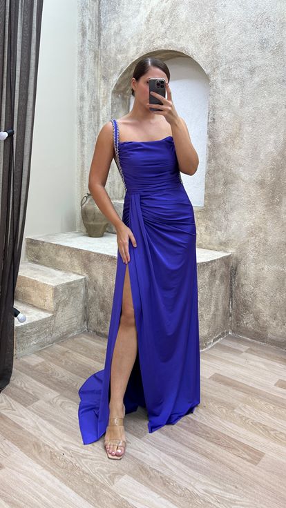 Vestidos de noche bordados de talla grande con tirantes morados