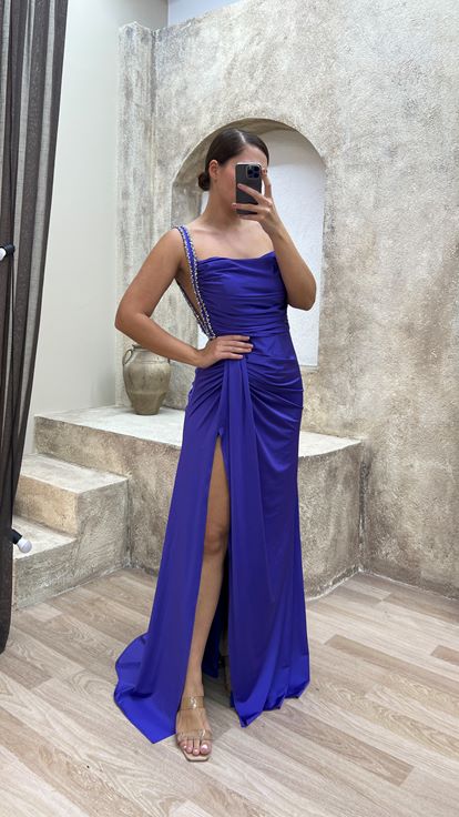 Vestidos de noche bordados de talla grande con tirantes morados